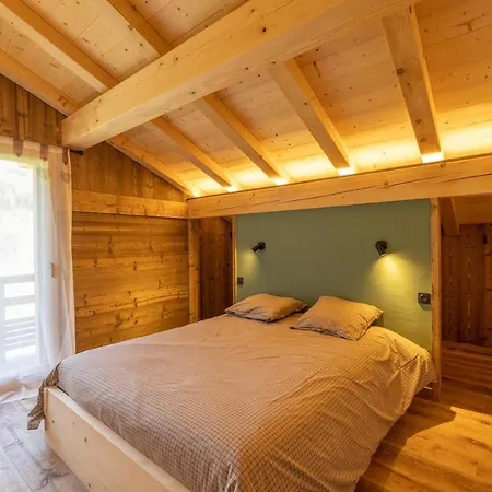 Quartz Apartment